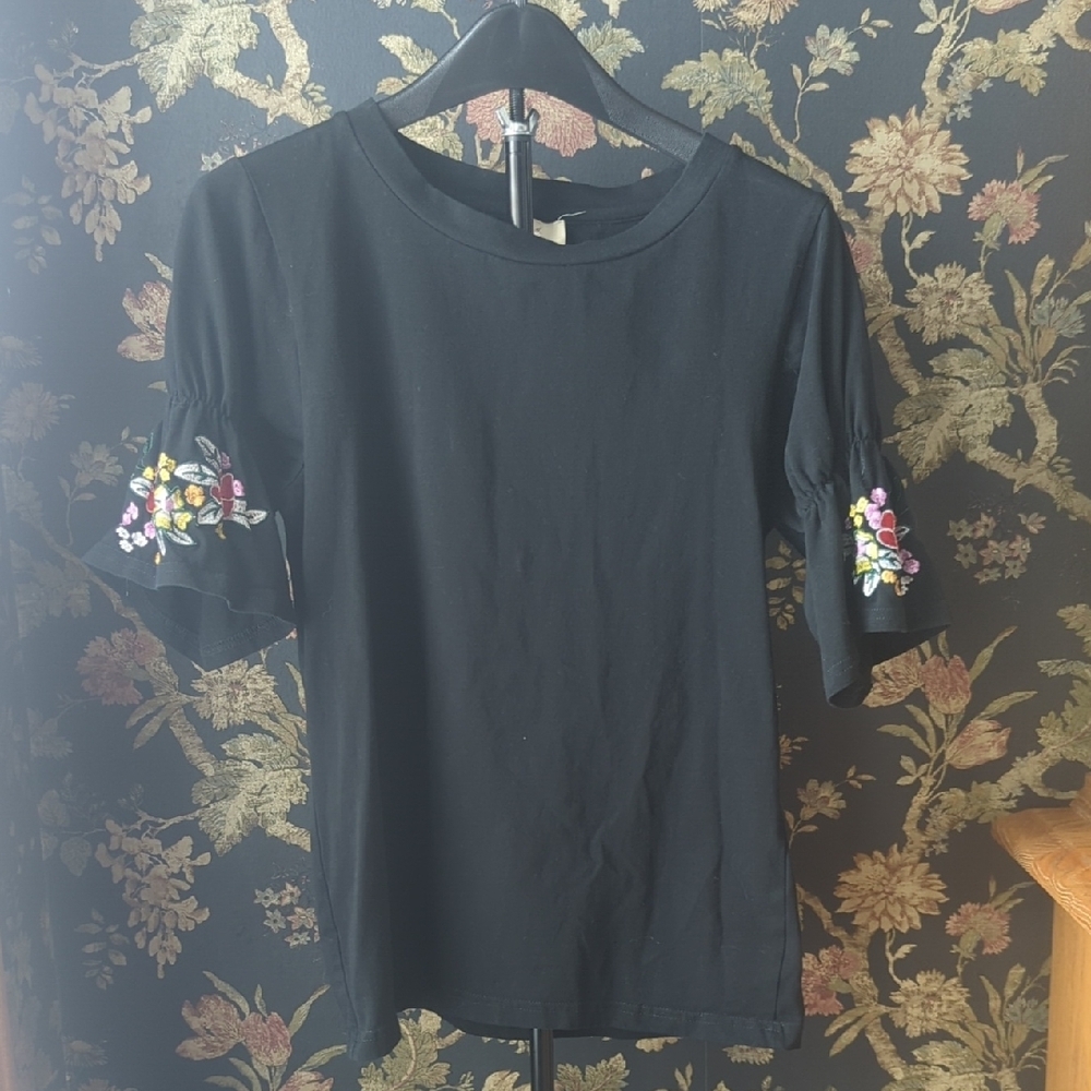 A. Moon Black Scoop Neck Quarter Sleeve Floral Embroidered Top Size S